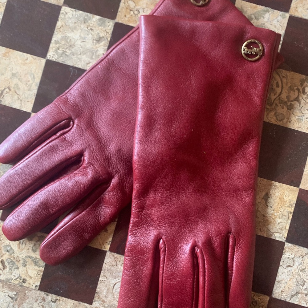 Sale PRE-VALENTINE!! NWOT COACH CHERRY RED LEATHER TECH GLOVES 7.5 NOT WORN